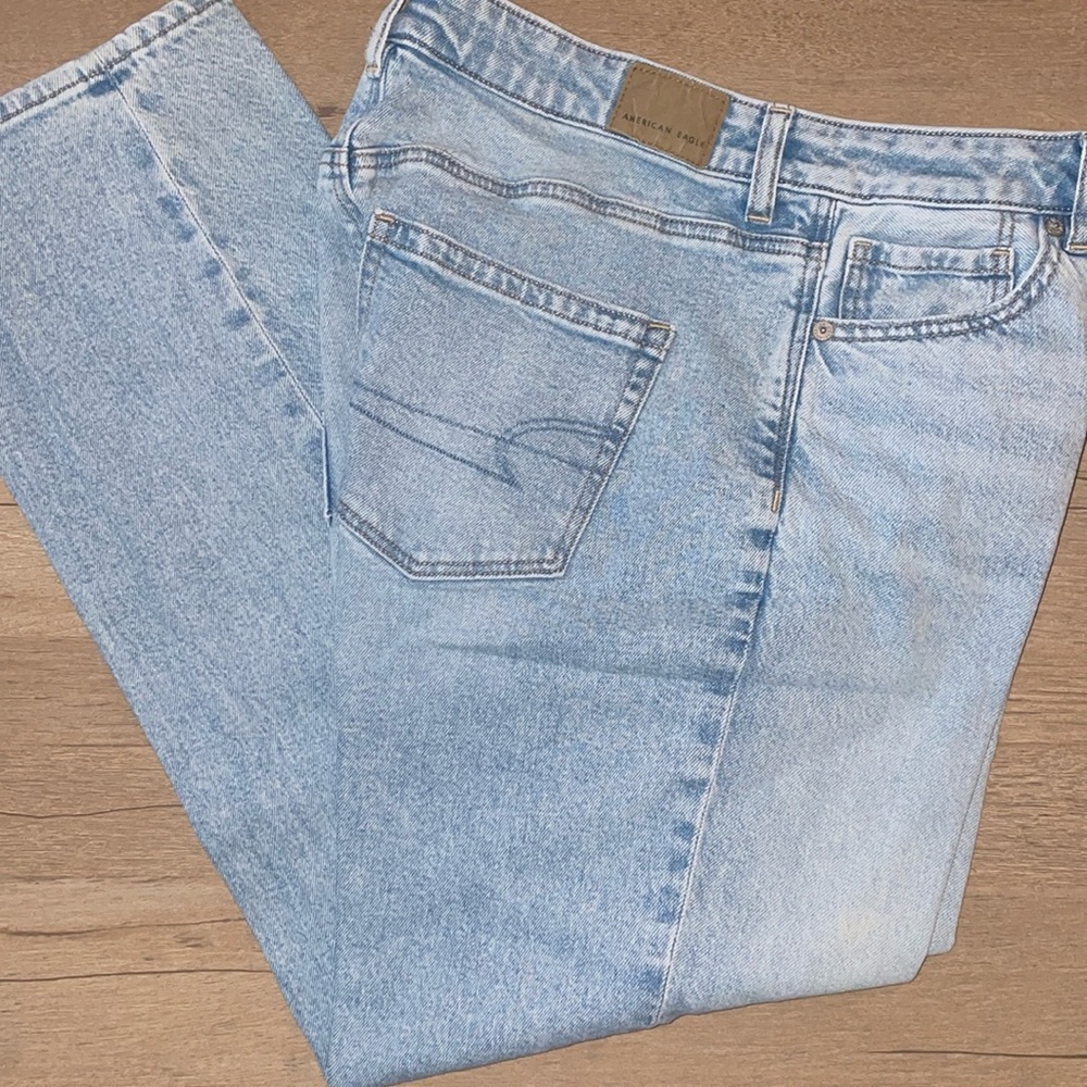 American Eagle Mom Jeans Strigid Light Denim Size 10
